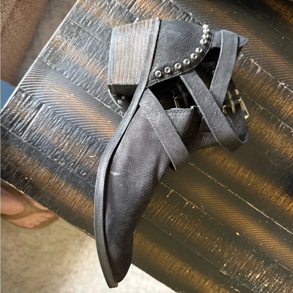 Dolce Vita Spur Western Buckle Ankle Booties Black Leather Size 9.5 Boho Moto - Picture 5 of 14